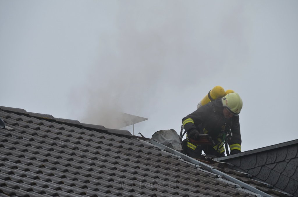 Feuer 2 Dach Koeln Brueck Diesterweg P28.JPG - Miklos Laubert